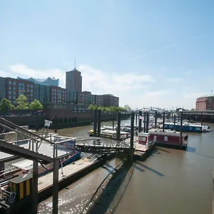 An Der Elbphilharmonie Contactless Check In Hamburg